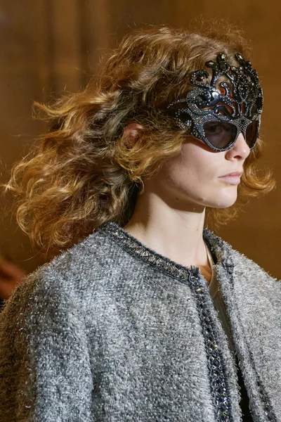 Look 32